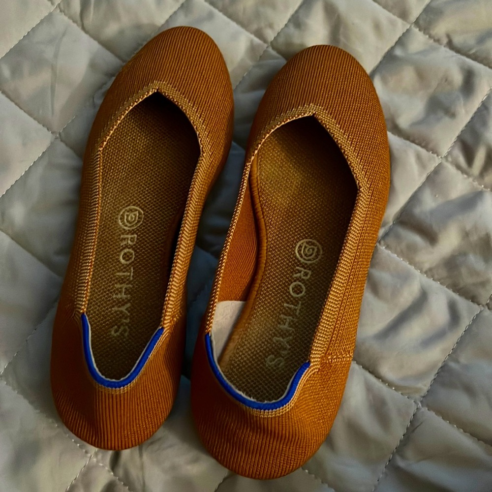 Authentic Rothy’s flats in fawn.  Size 8.5. Like new.